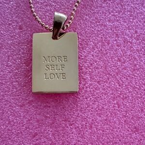 NWOT Gold Pendant Necklace